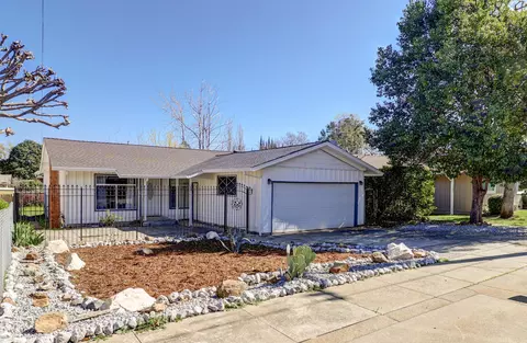 1525 Oak St, Redding, CA 96001