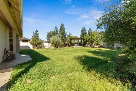 Exterior - 2134 Cadjew St, Redding, CA 96003 photo 2 of 9