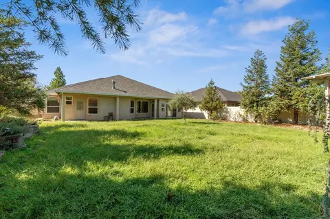 Exterior - 2134 Cadjew St, Redding, CA 96003 photo 3 of 9