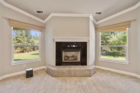 Living - 2134 Cadjew St, Redding, CA 96003 photo 2 of 7