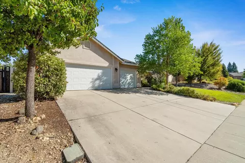 Exterior - 2134 Cadjew St, Redding, CA 96003 photo 7 of 9