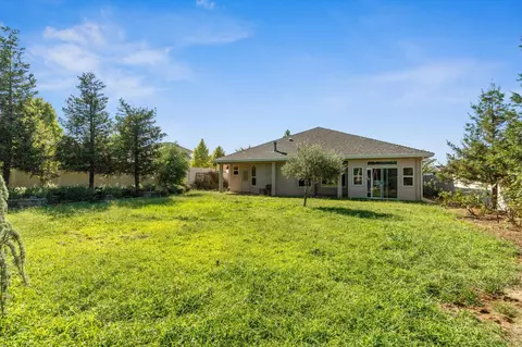 Exterior - 2134 Cadjew St, Redding, CA 96003 photo 4 of 9
