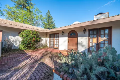 12852 Walker Ridge Dr, Redding, CA 96003
