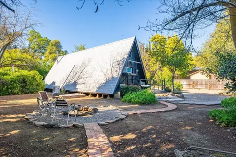 Exterior - 1289 Arizona St, Redding, CA 96002 photo 5 of 21