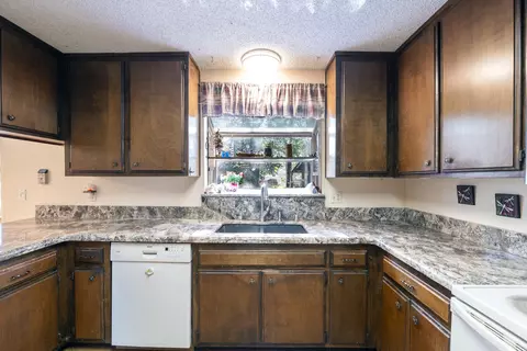 Kitchen - 9246 Chaparral, Redding, CA 96001 photo 3 of 3