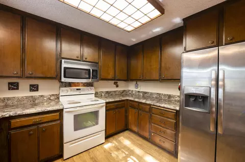 Kitchen - 9246 Chaparral, Redding, CA 96001 photo 2 of 3