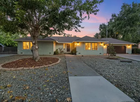 7213 Amigo Way, Redding, CA 96002 photo 2