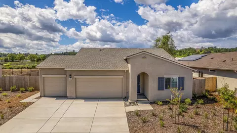Exterior - 3817 Thea Dr, Redding, CA 96001 photo 2 of 4