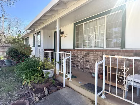 737 Estate St, Redding, CA 96002 photo 2