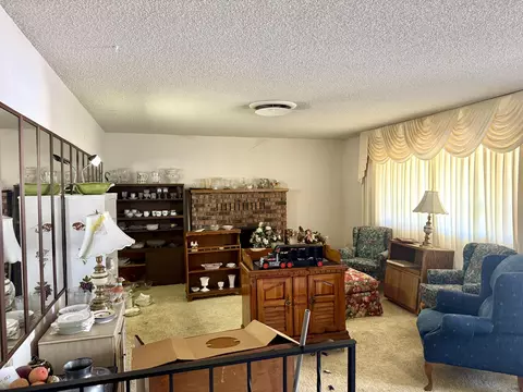 737 Estate St, Redding, CA 96002 photo 5