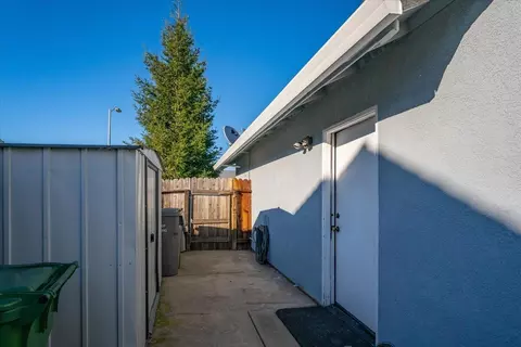 Exterior - 2995 Howard Dr, Redding, CA 96001 photo 15 of 20
