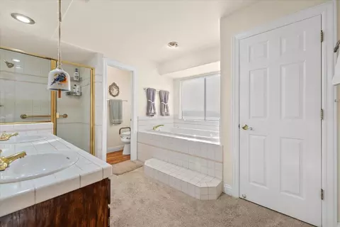 Bath - 2995 Howard Dr, Redding, CA 96001 photo 1 of 5