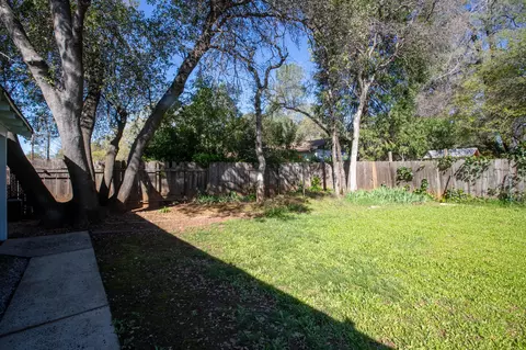 Exterior - 2100 Deerfield Ave, Redding, CA 96002 photo 11 of 22