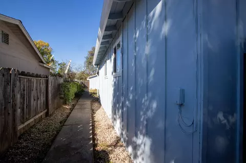 Entry Way - 2100 Deerfield Ave, Redding, CA 96002 photo 2 of 2