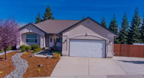 531 Fair Hill Dr, Redding, CA 96003