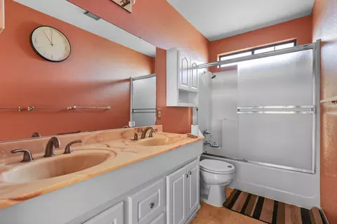 Bath - 2935 Shotwick Trl, Redding, CA 96002 photo 1 of 1