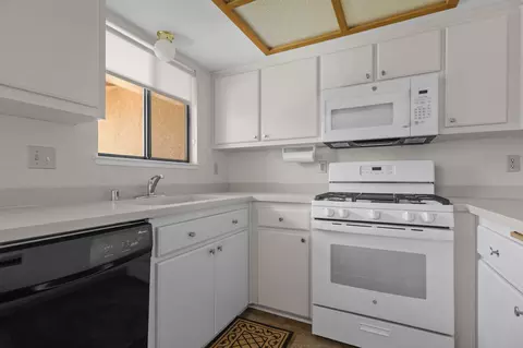 Kitchen - 2935 Shotwick Trl, Redding, CA 96002 photo 2 of 4