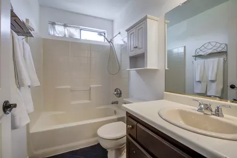 Bath - 11326 Puffin Way, Redding, CA 96003 photo 1 of 2