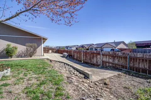 Exterior - 11326 Puffin Way, Redding, CA 96003 photo 3 of 6