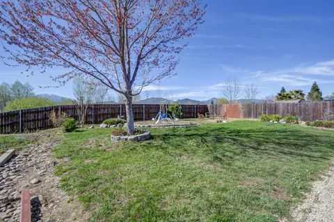 Exterior - 11326 Puffin Way, Redding, CA 96003 photo 4 of 6