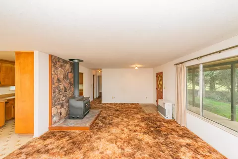 Living - 376 Mountain View Dr, Lewiston, CA 96052 photo 8 of 10