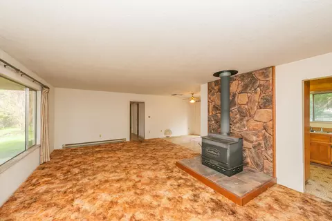 Living - 376 Mountain View Dr, Lewiston, CA 96052 photo 3 of 10