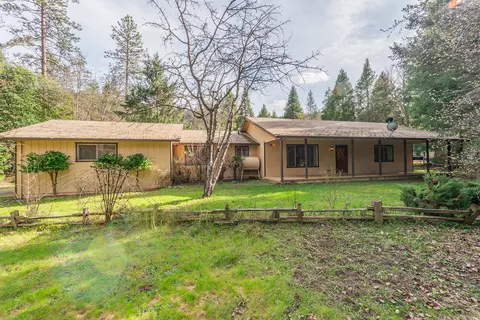 376 Mountain View Dr, Lewiston, CA 96052