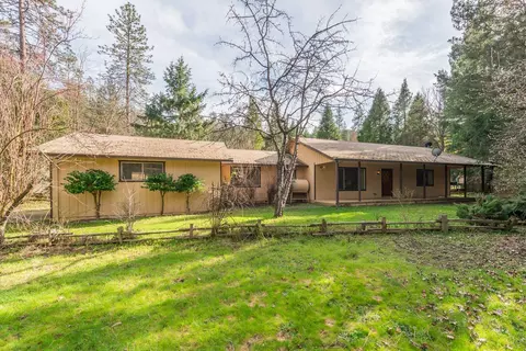 376 Mountain View Dr, Lewiston, CA 96052
