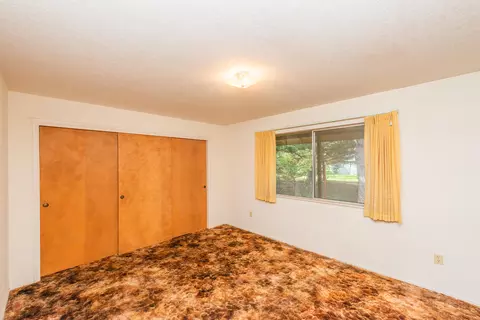 Bedroom - 376 Mountain View Dr, Lewiston, CA 96052 photo 2 of 4