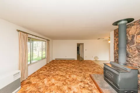 Living - 376 Mountain View Dr, Lewiston, CA 96052 photo 4 of 10