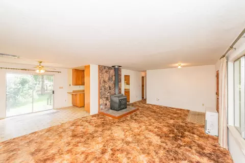 Living - 376 Mountain View Dr, Lewiston, CA 96052 photo 9 of 10