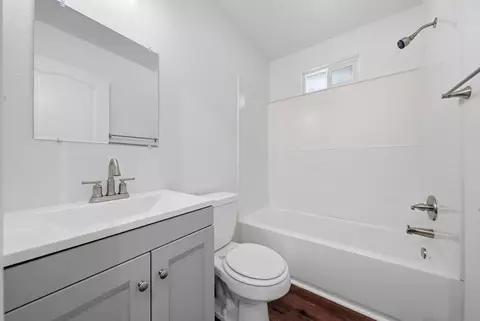 Bath - 890 Parsons Dr, Redding, CA 96002 photo 1 of 1