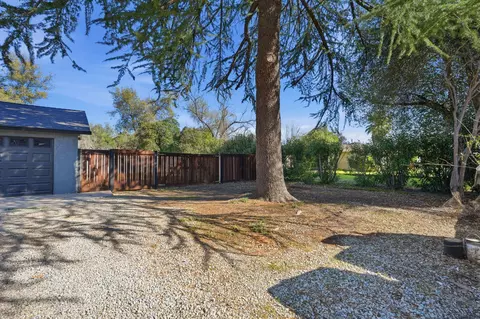 Exterior - 890 Parsons Dr, Redding, CA 96002 photo 18 of 20