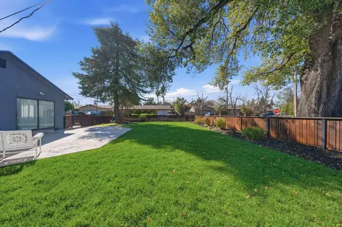 Exterior - 890 Parsons Dr, Redding, CA 96002 photo 9 of 20