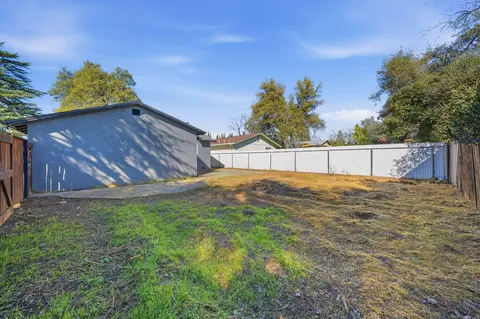 Exterior - 890 Parsons Dr, Redding, CA 96002 photo 14 of 20