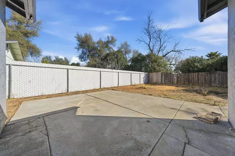 Exterior - 890 Parsons Dr, Redding, CA 96002 photo 17 of 20