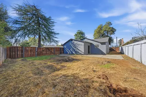 Exterior - 890 Parsons Dr, Redding, CA 96002 photo 16 of 20
