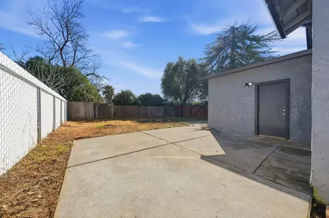 Exterior - 890 Parsons Dr, Redding, CA 96002 photo 15 of 20