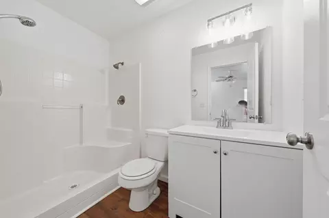Bath - 890 Parsons Dr, Redding, CA 96002 photo 2 of 2
