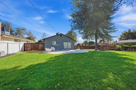 Exterior - 890 Parsons Dr, Redding, CA 96002 photo 5 of 20
