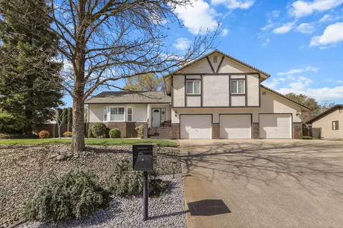 7036 Tucker Ln, Redding, CA 96002