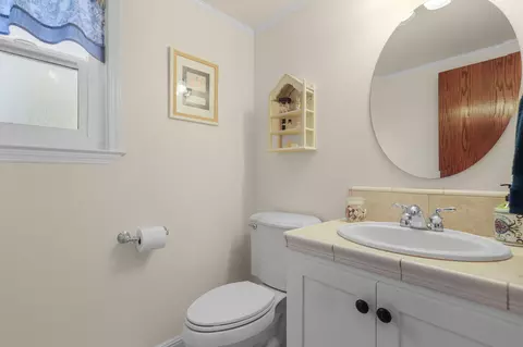 Bath - 7036 Tucker Ln, Redding, CA 96002 photo 1 of 4