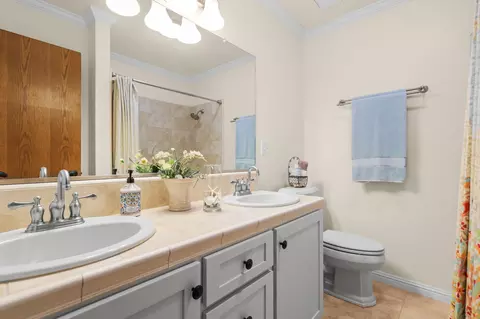 Bath - 7036 Tucker Ln, Redding, CA 96002 photo 4 of 4