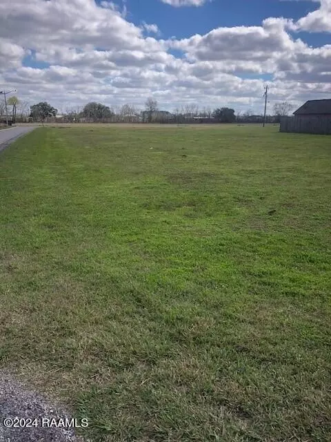 26 Delcambre Rd, Breaux Bridge, LA 70517