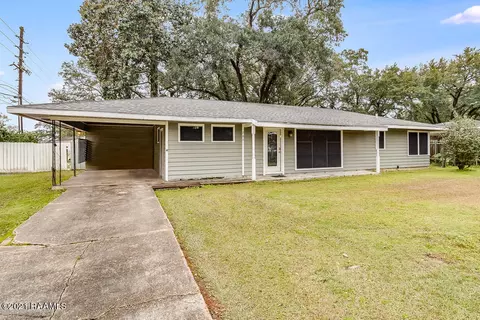 220 Attakapas Rd, Lafayette, LA 70501