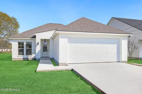 1711 E B North St, Rayne, LA 70578