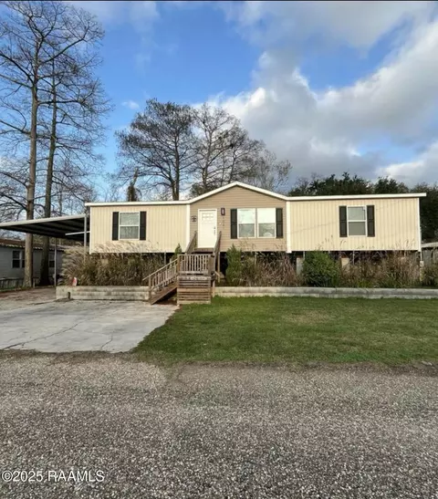 1041 Jean Lafitte St, Breaux Bridge, LA 70517