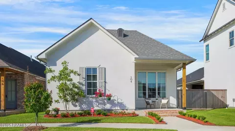 104 Oak Village Dr, Scott, LA 70583