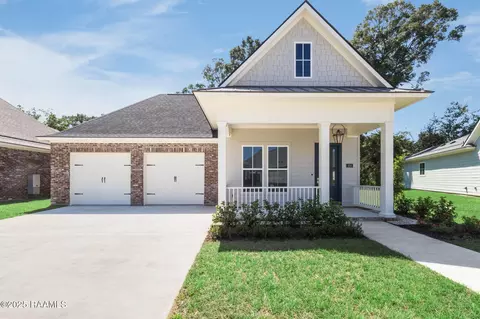 104 Manor House Ln, Lafayette, LA 70507