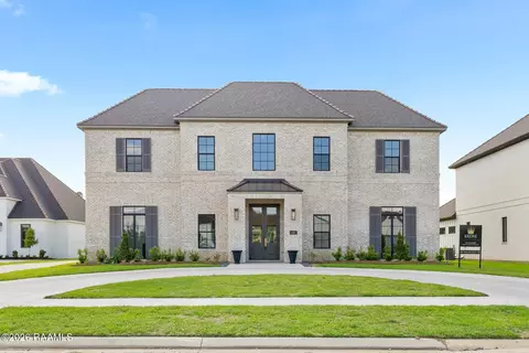 108 Trailing Oaks Dr, Youngsville, LA 70592